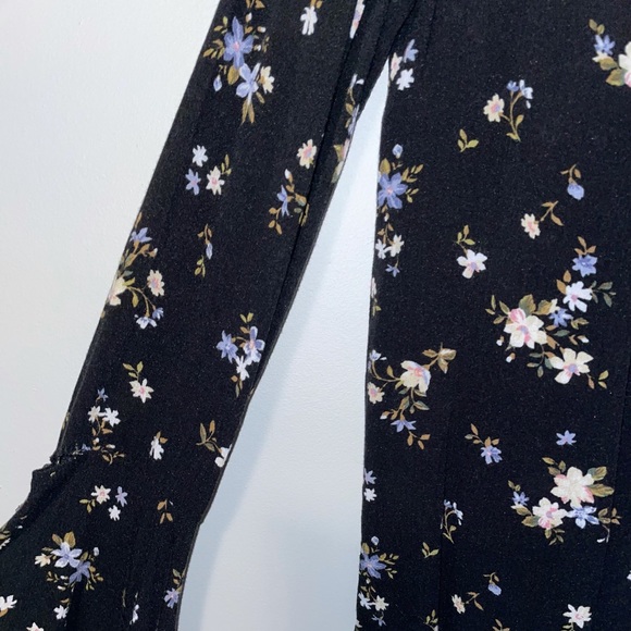 ✨🖤AE Black Long-Sleeve - Picture 4 of 5